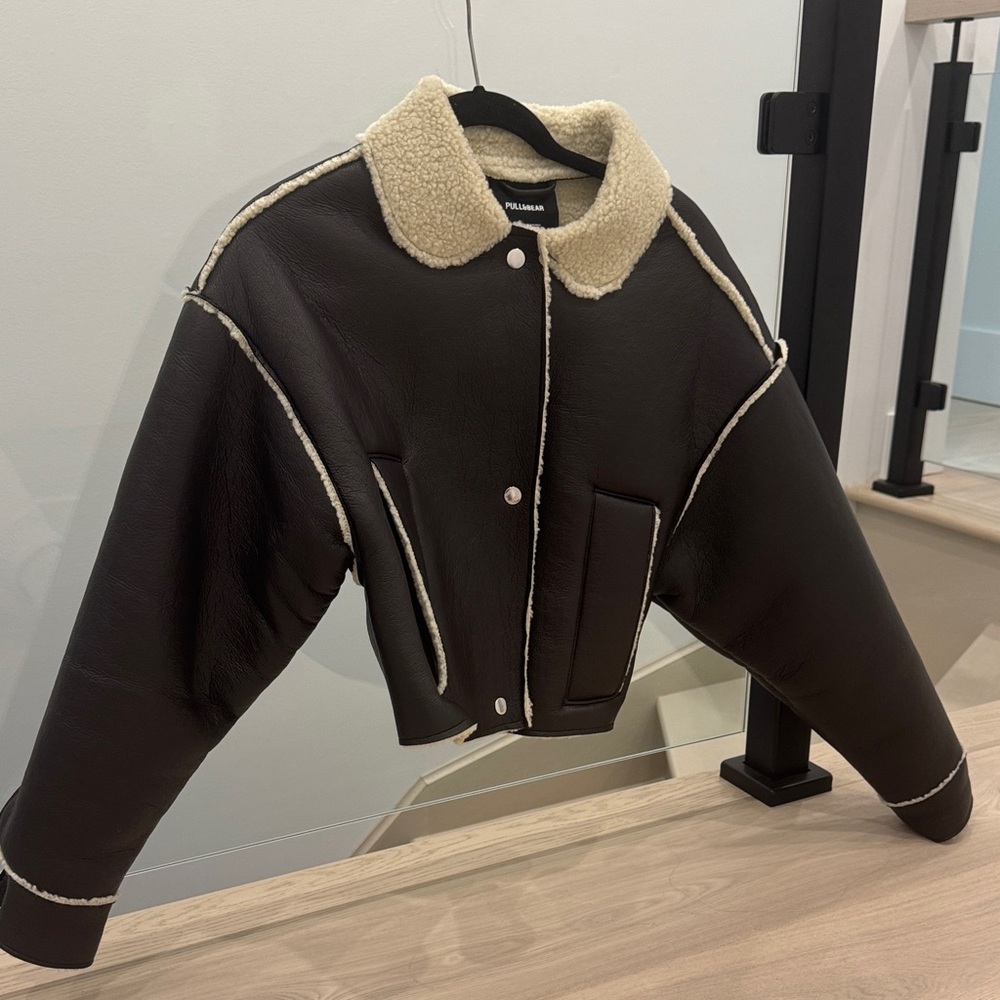 Pull and bear Cropped Dark Brown Teddy Jacket with Cream Collar